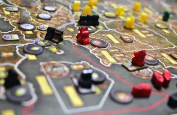 Brætspilsaften derhjemme: 12 spil, der garanterer grin og hygge