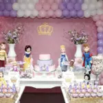 Fødselsdagsfest der spiller: Temaer, lege og kageidéer til børn i alle aldre